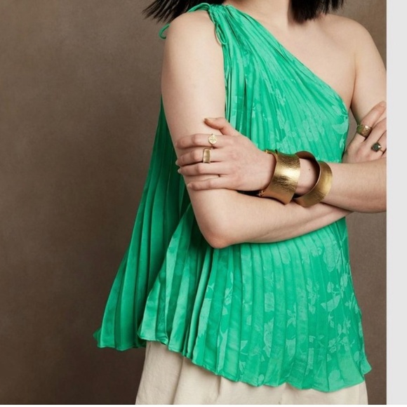 New! Banana Republic Radiant Top - Picture 1 of 6